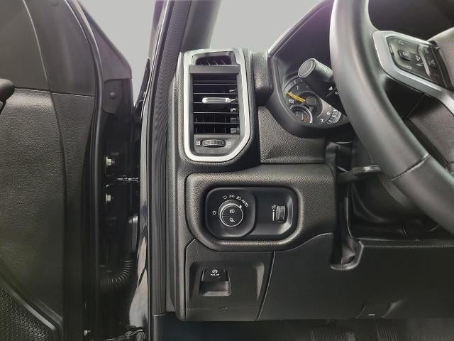 2022 RAM 1500 Big Horn Crew Cab 4x4 5'7" Box