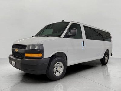 2025 Chevrolet Express Passenger 3500 1LS