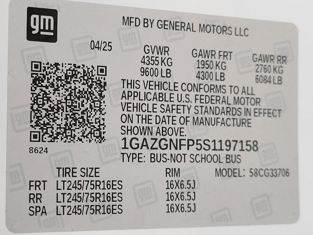 2025 Chevrolet Express Passenger 3500 1LS