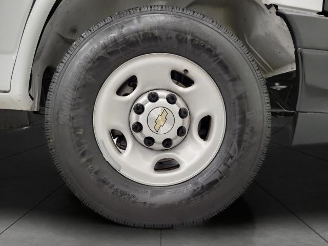 2025 Chevrolet Express Passenger 3500 1LS