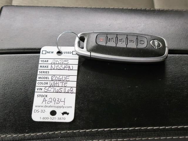 2025 Nissan Rogue SV