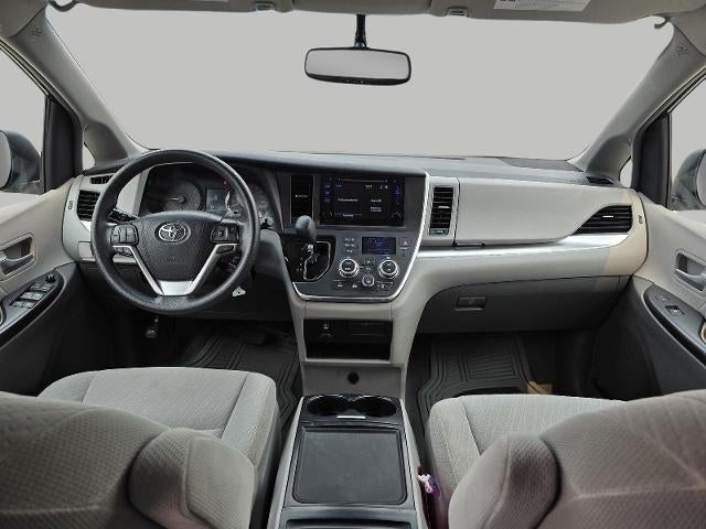 2017 Toyota Sienna LE 7 Passenger