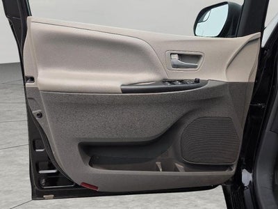 2017 Toyota Sienna LE 7 Passenger